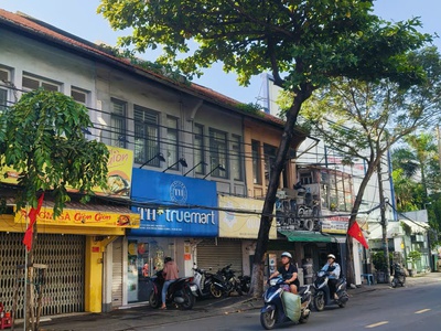 Bán nhà đẹp mặt tiền quận 4, gần vĩnh khánh, 2 xe hơi tránh, 4 tầng, 5,3 x 9,5m , nhỉnh 8 đồng 4