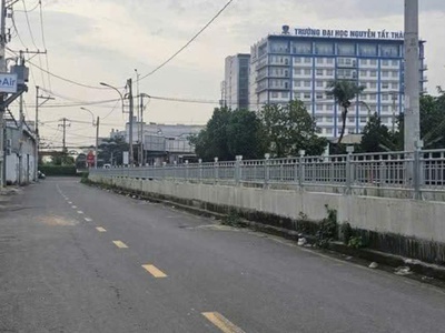 Bán gấp nhà cấp 4 kiêng cố có thể xây thêm 2 lầu chỉ 5,1 tỷ tới 102 m2  thổ cư 53m2, mặt tiền hẻm 1