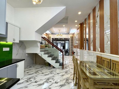 Nhà bán gấp giảm 400 triệu. sát vách quận 7  - nhà mới ở ngay  4x15m  vuông vức, tặng full nội thất 3