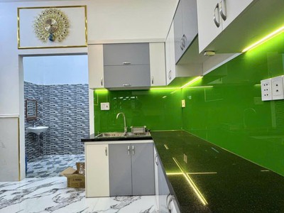 Nhà bán gấp giảm 400 triệu. sát vách quận 7  - nhà mới ở ngay  4x15m  vuông vức, tặng full nội thất 4