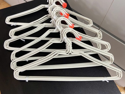 Móc nhựa treo quần áo thanh lý 3