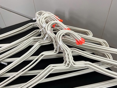 Móc nhựa treo quần áo thanh lý 4