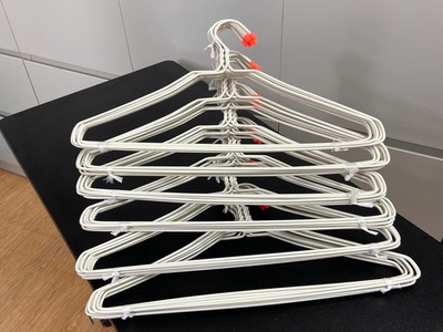 Móc nhựa treo quần áo thanh lý 0