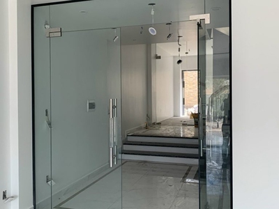 So sánh độ bền của kính cường lực và kính thường 0