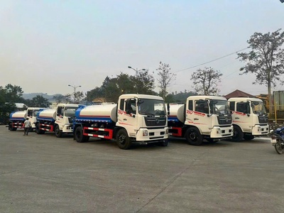 Xe bồn tưới nước rửa đường 3