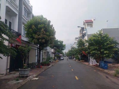 Cơ hội hiếm  nhà 62m , đường d2 phú hồng thịnh 6   giá chỉ hơn 5 tỷ 0