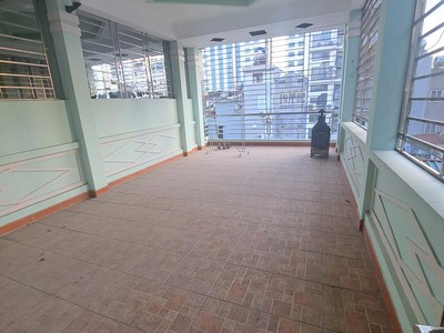 Nhà phân lô ngõ 106 đường Hoàng Quốc Việt - Cầu Giấy. Dt 70m2 x 5 tầng mới đẹp, ngõ để ô tô 5