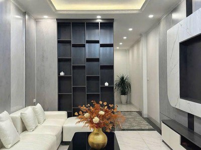 Hiếm. 13 tỷ phố hồng tiến 57m2 6t thang máy, vài bước ra mặt phố, full nội thất 0