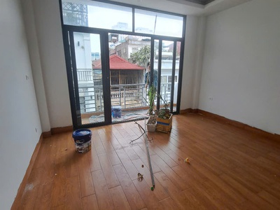 Cho thuê căn nhà phố Nghĩa Đô, Dt 70m2 x 7 tầng , nhà mới có Thang Máy - đủ điều hòa 4