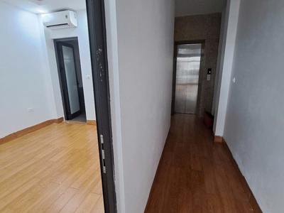 Cho thuê căn nhà phố Nghĩa Đô, Dt 70m2 x 7 tầng , nhà mới có Thang Máy - đủ điều hòa 5