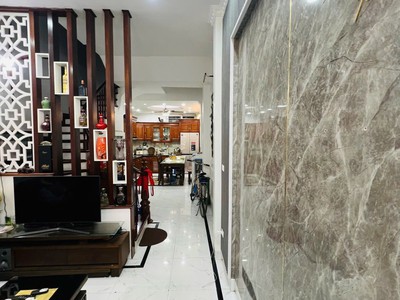 Bán nhà hoàng quốc việt dt 40/45m, 6 tầng, 20m ra ô tô giá 13.2 tỷ 1