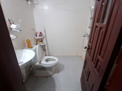 Nhà ngõ 3 phố Phạm Tuấn Tài, Dt 50m2 x 4 tầng, mỗi tầng 2 phòng 1 wc, ô tô đậu cửa 3