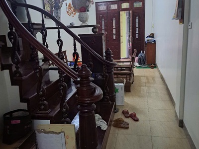 Nhà ngõ 3 phố Phạm Tuấn Tài, Dt 50m2 x 4 tầng, mỗi tầng 2 phòng 1 wc, ô tô đậu cửa 4