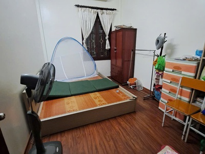 Nhà ngõ 3 phố Phạm Tuấn Tài, Dt 50m2 x 4 tầng, mỗi tầng 2 phòng 1 wc, ô tô đậu cửa 5