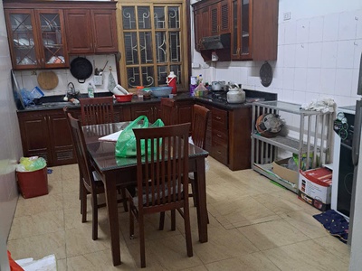 Nhà ngõ 3 phố Phạm Tuấn Tài, Dt 50m2 x 4 tầng, mỗi tầng 2 phòng 1 wc, ô tô đậu cửa 6