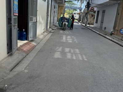 Bán nhà dân xây lô góc nguyên xá 5 phòng 35m2, 50m mặt phố, ngõ thẳng, 5.89 tỷ 2