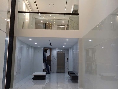 Mặt tiền cxbh quận 10, dt:4.5x15, t 5l gái 18.5 tỷ tl 0