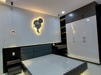 Mặt tiền cxbh quận 10, dt:4.5x15, t 5l gái 18.5 tỷ tl 2