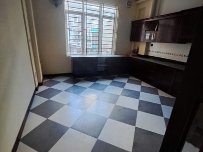 Nhà phân lô ngõ 106 đường Hoàng Quốc Việt - Cầu Giấy. Dt 70m2 x 5 tầng mới đẹp, ngõ để ô tô 8