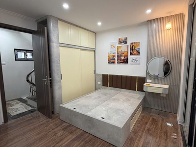 Chính chủ bán nhà trung tâm đống đa 5 tầng 3 ngủ giá 5.x tỷ ngõ rộng 4