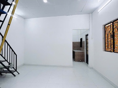 Bán nhà hoàng diệu q.4, 1 trệt, 2 lầu, cách mt hoàng diệu 20m, giá nhỉnh 3 tỷ. 0