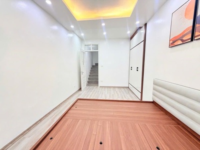 Lạc long quân 35m x5 tầng 8,75 tỷ gần hồ,30m ô tô tránh,ngõ ba gác thông,nở hậu 1