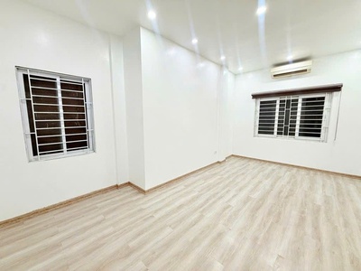 Lạc long quân 35m x5 tầng 8,75 tỷ gần hồ,30m ô tô tránh,ngõ ba gác thông,nở hậu 2