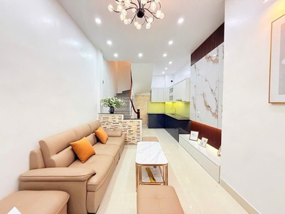 Lạc long quân 35m x5 tầng 8,75 tỷ gần hồ,30m ô tô tránh,ngõ ba gác thông,nở hậu 0