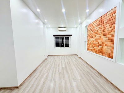 Lạc long quân 35m x5 tầng 8,75 tỷ gần hồ,30m ô tô tránh,ngõ ba gác thông,nở hậu 3