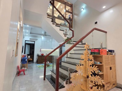 Bán Căn nhà 3 tầng   ô tô đỗ cửa,P.ngủ T1 tại ngõ phố Phường Hải Tân, 7