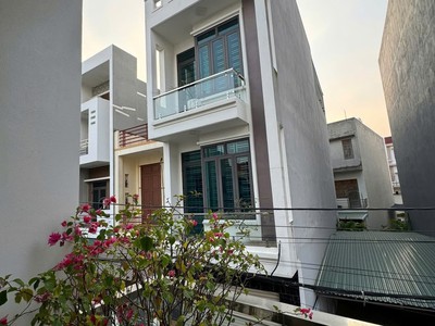 Bán Căn nhà 3 tầng   ô tô đỗ cửa,P.ngủ T1 tại ngõ phố Phường Hải Tân, 0