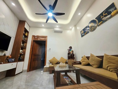 Bán Căn nhà 3 tầng   ô tô đỗ cửa,P.ngủ T1 tại ngõ phố Phường Hải Tân, 5