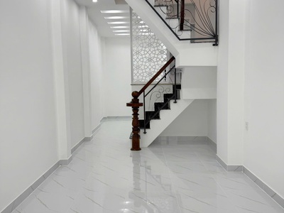 Nhà mới cách chỗ xe hơi quay đầu 10m hẻm 137 âu dương lân p3q8 2