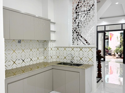 Nhà mới cách chỗ xe hơi quay đầu 10m hẻm 137 âu dương lân p3q8 3