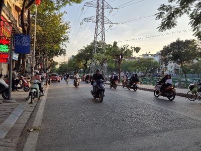 Mặt phố kim ngưu   55m    5 tầng   vỉa hè rộng 0