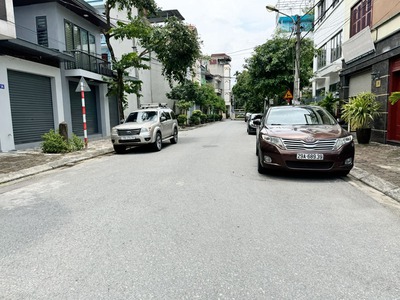 Chính chủ bán 85,1m2 nhà 3 tầng khu đấu giá S3 Việt Hưng. Nhà mới xây về ở được luôn 0