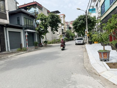 Chính chủ bán 85,1m2 nhà 3 tầng khu đấu giá S3 Việt Hưng. Nhà mới xây về ở được luôn 1