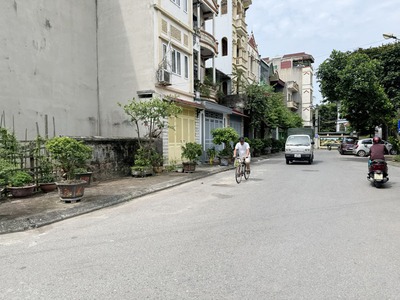 Chính chủ bán 85,1m2 nhà 3 tầng khu đấu giá S3 Việt Hưng. Nhà mới xây về ở được luôn 3