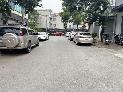 Chính chủ bán 85,1m2 nhà 3 tầng khu đấu giá S3 Việt Hưng. Nhà mới xây về ở được luôn 6