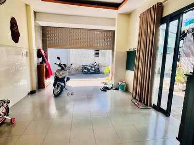 Bán nhà đường số 6, phường linh tây, thủ đức, tp hcm. dt 72m2, sh, 7.99 tỷ. lh: 0933125879 0