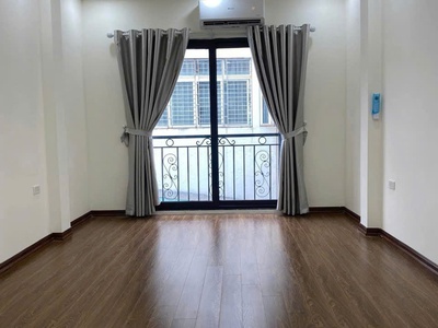 Cho thuê nhà nguyên căn 608 đê la thành,  40 m , 5 tầng, 4 ngủ, 4 vệ sinh, 15 triệu 1