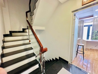 Mặt tiền yên thế tân bình   6 tầng thang máy   nhà đang cho thuê   giữ tiền cực tốt   giá 13,5 tỷ 2