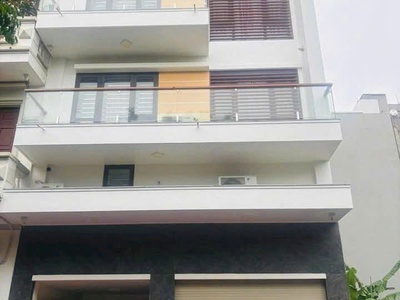 Chủ nhà chuyển đi nước ngoài sống với con , cần bán gấp căn nhà 4 tầng 0