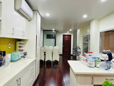 Chủ nhà chuyển đi nước ngoài sống với con , cần bán gấp căn nhà 4 tầng 1