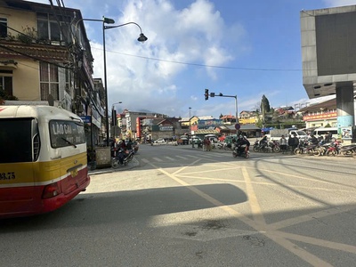 Bán gấp lô đất vị trí trung tâm đối diện chợ sapa 2