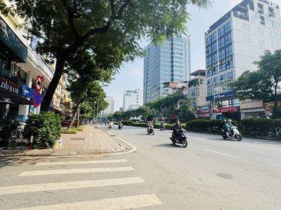 Tòa vp 10 tầng mặt phố nguyễn văn cừ 220m2, mt9m - dòng tiền 350tr/tháng - 139 tỷ 0