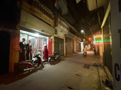 Bán nhà ngõ quỳnh 30.3m2. 4 tầng. mặt tiền 3m. giá đẹp 7.95 tỷ hai bà trưng hà nội 0