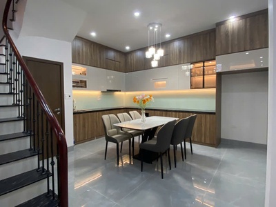 Bán nhà ngọc lâm 50m 4 tầng 5 ngủ full nội thất 0