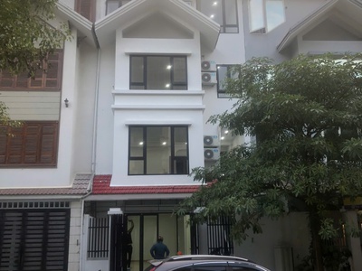 Chính chủ cho thuê nhà mặt phố làm văn phòng 0