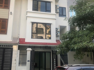 Chính chủ cho thuê nhà mặt phố làm văn phòng 1